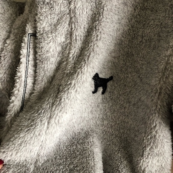 VS PINK ROBE - Picture 3 of 5